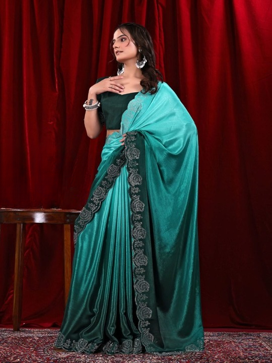 Elegance that Speaks – Only at Fulari 💚