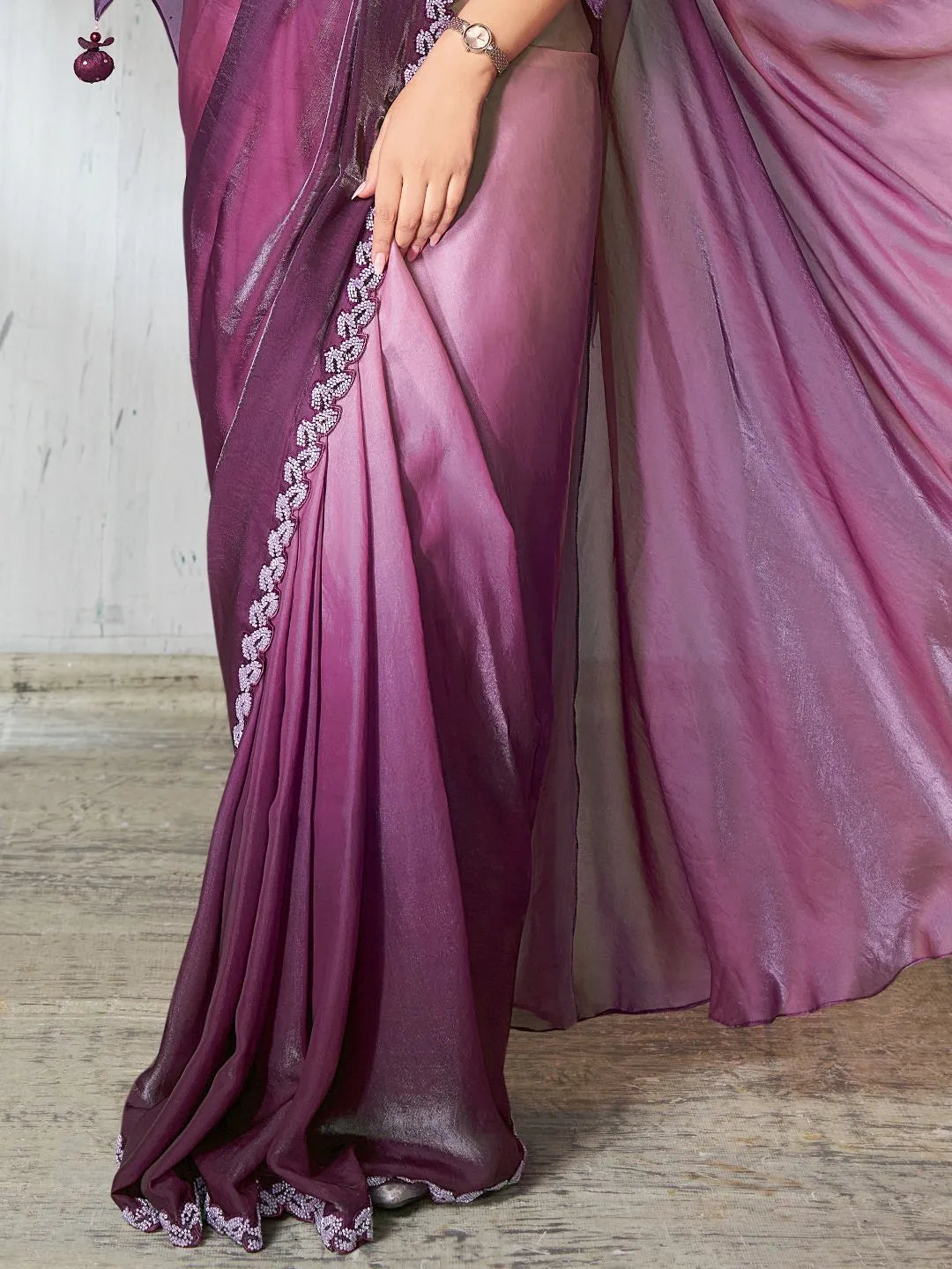 महिलाओं के लिए फुलारी साड़ी